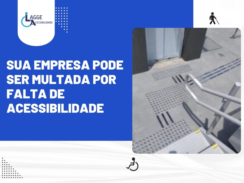 Escada com piso tátil e sinalização acessível em área externa comercial.
